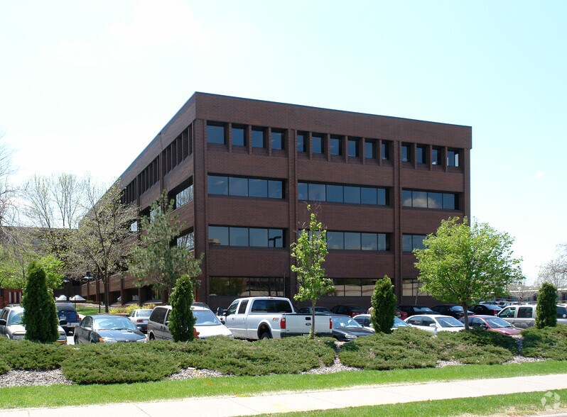More Photos Of 2001 Killebrew Dr, Bloomington Office For Lease