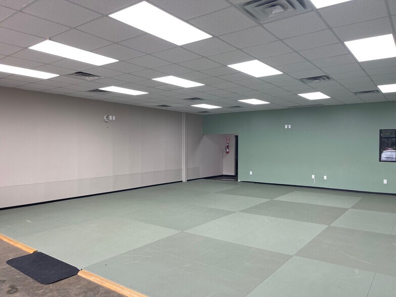 More Photos Of 13107-13141 W Lake Houston Pky, Houston Unknown For Lease