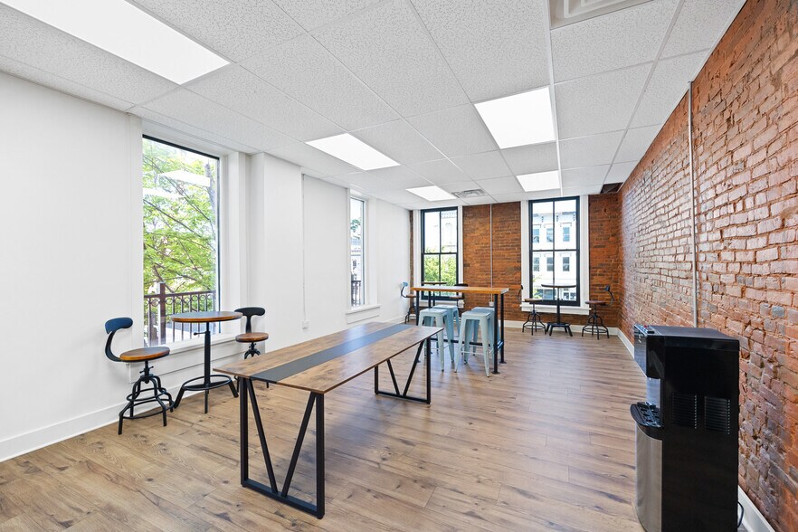 More Photos Of 227 Pearl St, New Albany Office For Lease