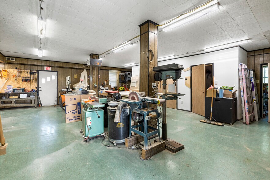 More Photos Of 2460 Mount rd, Aston Township Movie Radio TVStudio For Sale