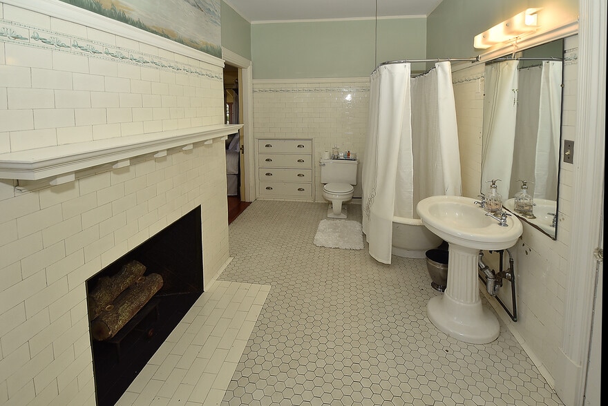 More Photos Of 270 Maple St, Springfield Hospitality For Sale