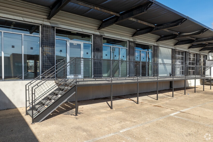 More Photos Of 2001 Irving Blvd, Dallas Showroom For Sale