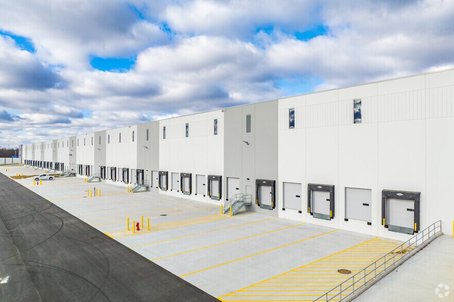 More Photos Of 1130 N Pottstown Pike, Exton Distribution For Lease