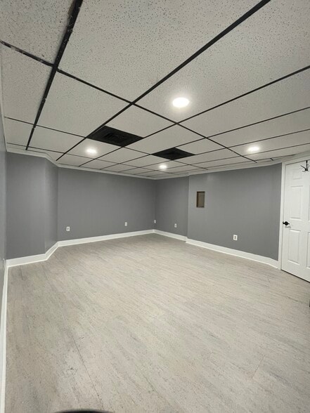 More Photos Of 4719-4731 Stamp Rd, Temple Hills Service For Sale