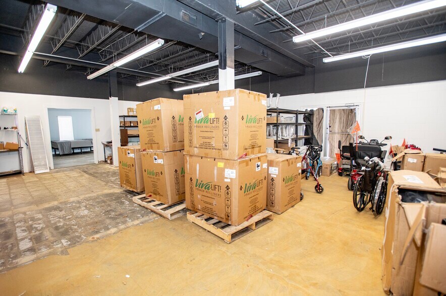 More Photos Of 401 Hillcrest St, Clinton Office For Sale