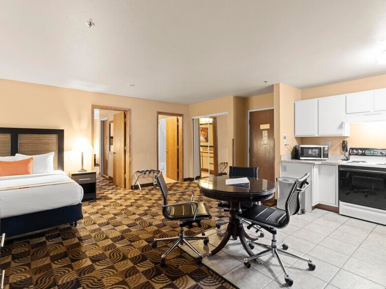 More Photos Of 1001 W College, Oak Creek Hotel For Sale