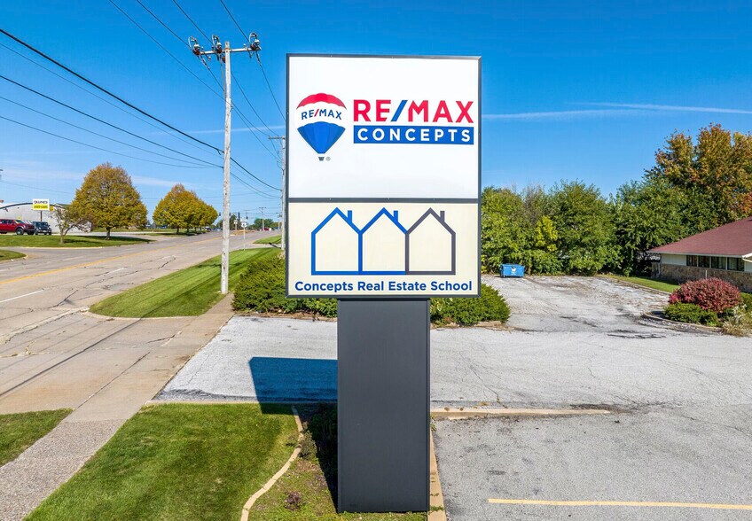 More Photos Of 3709 N Harrison St, Davenport Office For Sale