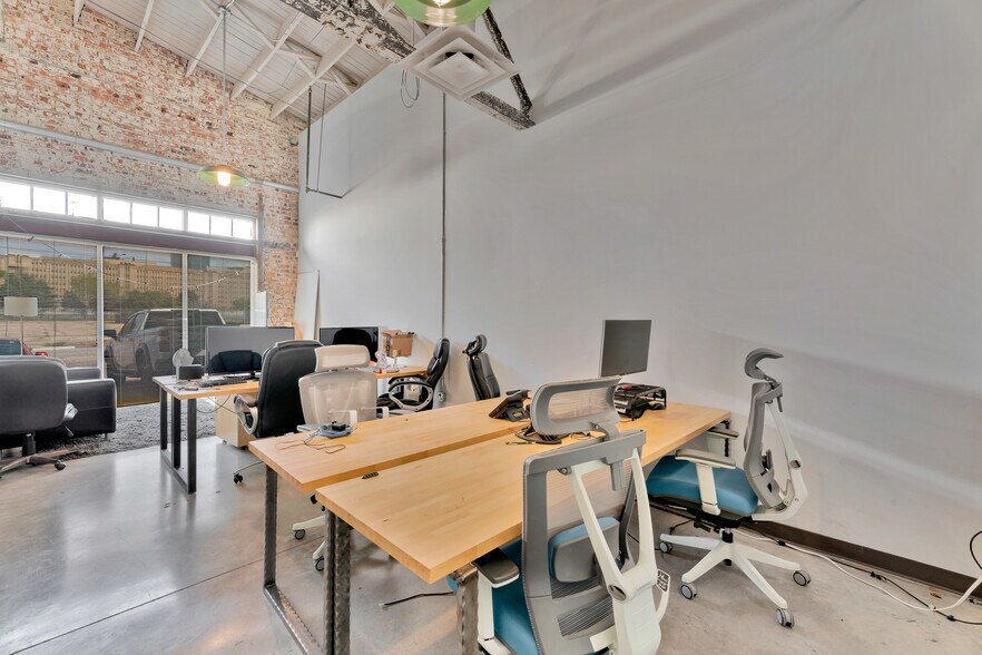 More Photos Of 707 W Vickery Blvd, Fort Worth Loft Creative Space For Lease