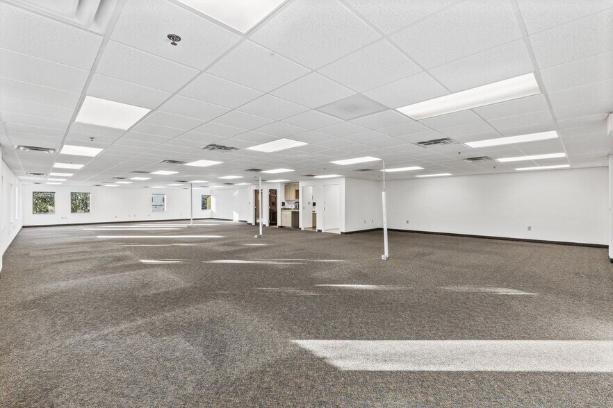 More Photos Of 1701 Louisville Dr, Knoxville Light Distribution For Lease