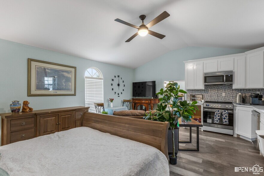 More Photos Of 405 W Gilbert St, Henrietta Hospitality For Sale