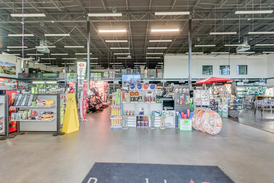 More Photos Of 1963 Jesse Jewell Pkwy NE, Gainesville Freestanding For Sale