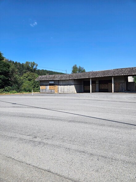 More Photos Of 204 S 1st Ave, Mill City General Retail For Sale