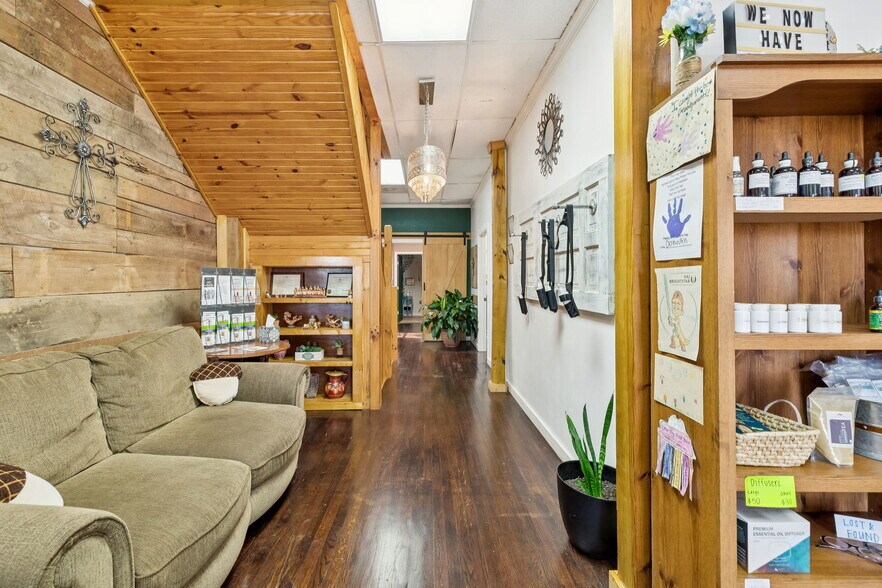 More Photos Of 220 Public Sq, Lafayette General Retail For Sale
