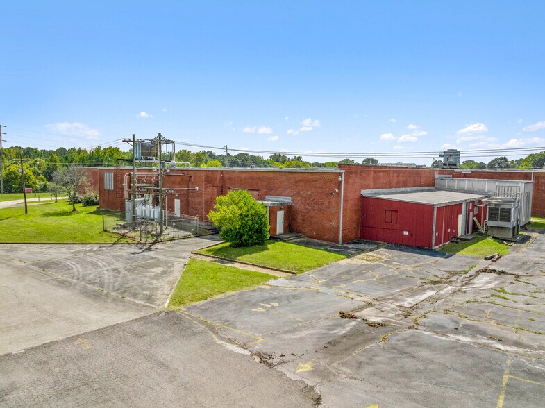More Photos Of 715 E 2nd St, Stevenson Warehouse For Sale