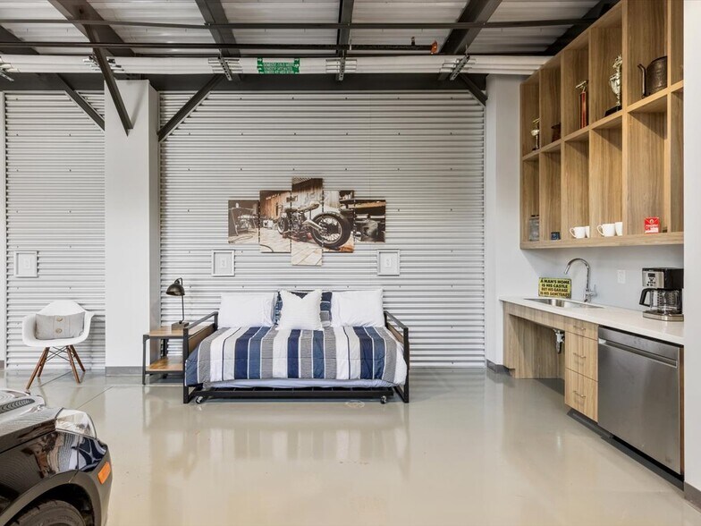 More Photos Of 6701 Dominion Garages Ave, Woodford Specialty For Sale