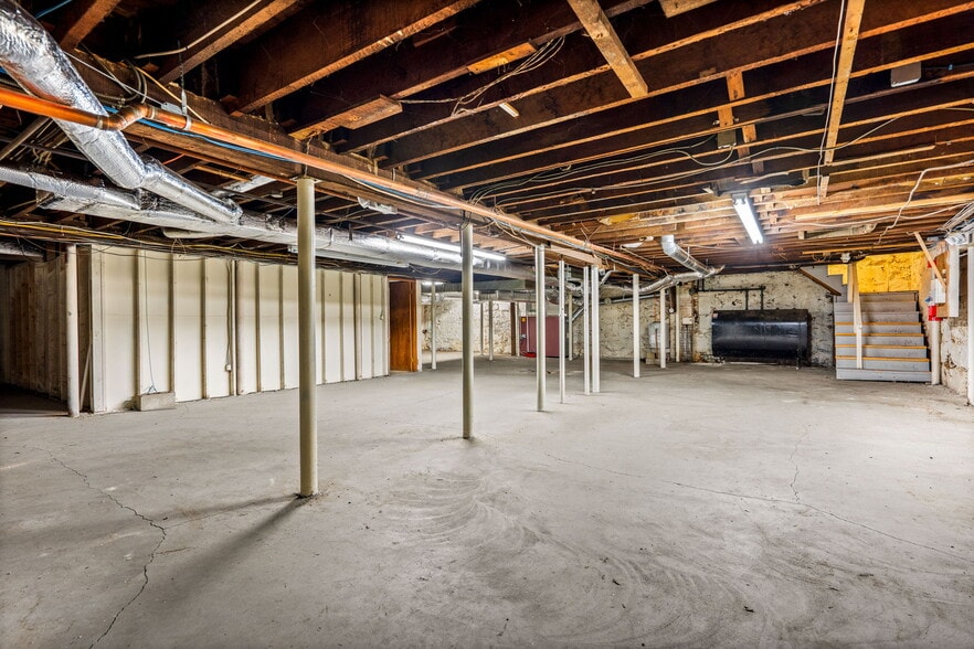 More Photos Of 306 Cabot St, Beverly Office For Sale