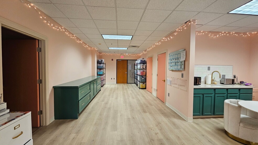 More Photos Of 822 Kumho Dr, Fairlawn Medical For Lease