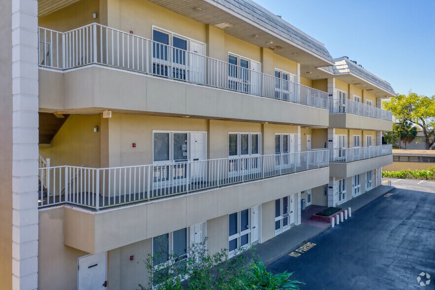 More Photos Of 425 W Colonial Dr, Orlando Office Residential For Lease