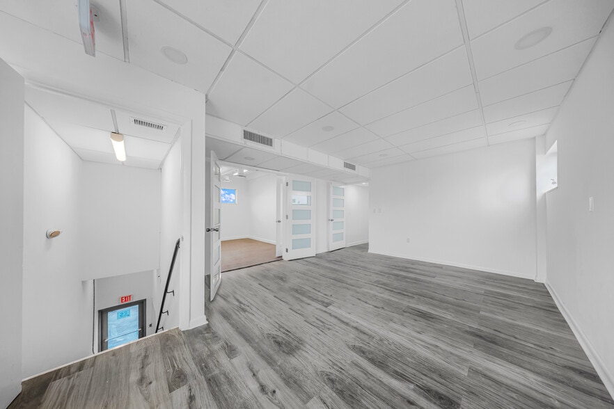 More Photos Of 7550 W 2nd Ct, Hialeah Warehouse For Lease