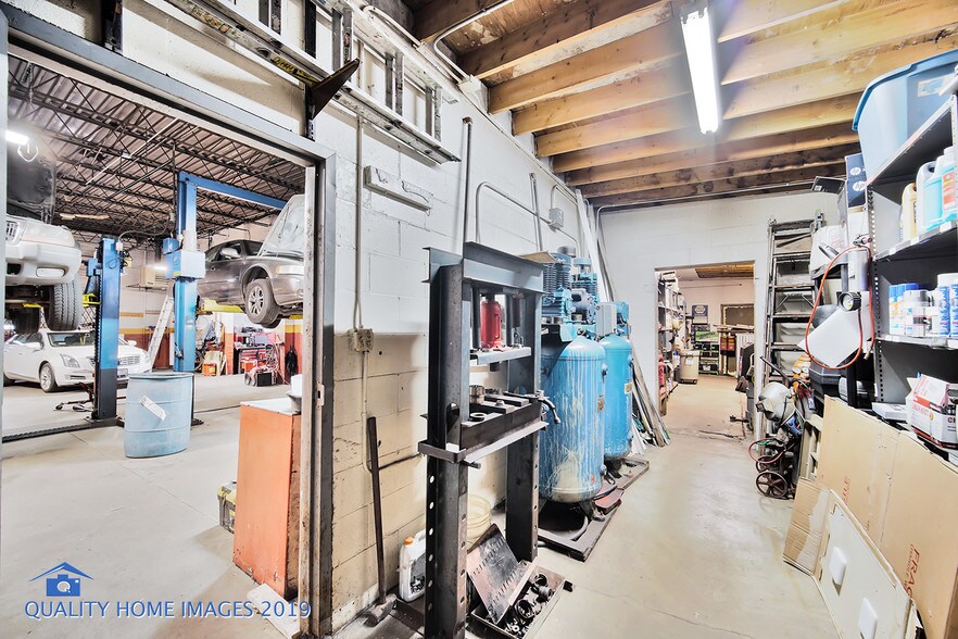 More Photos Of 6859 S Damen Ave, Chicago Auto Repair For Sale