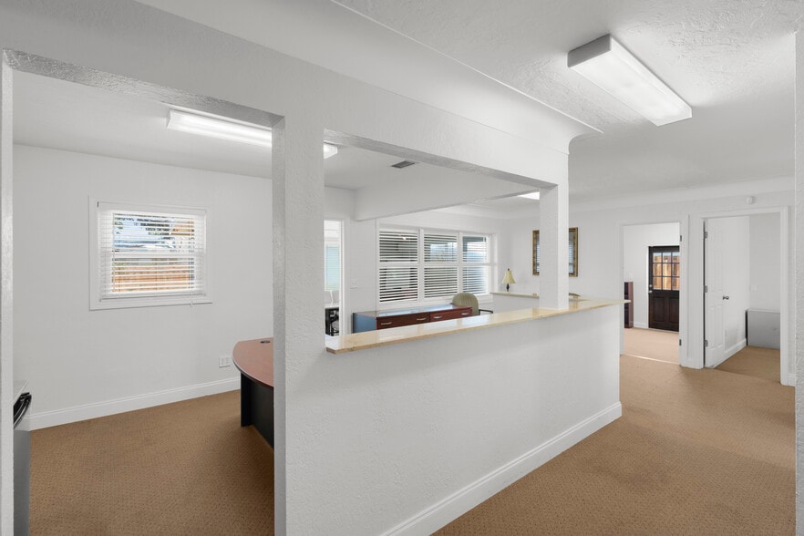 More Photos Of 2672 66th St N, Saint Petersburg Medical For Sale