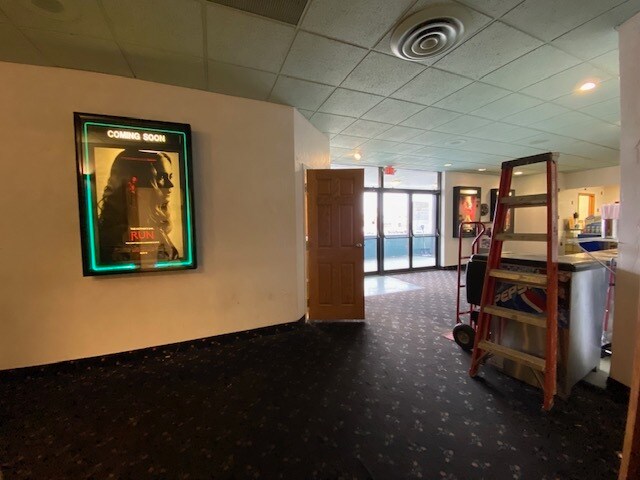 More Photos Of 1601 6th Ave, Stevens Point Freestanding For Sale