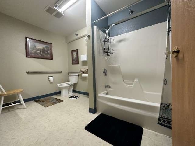 More Photos Of 406 W Vinton St, Spencer Hotel For Sale