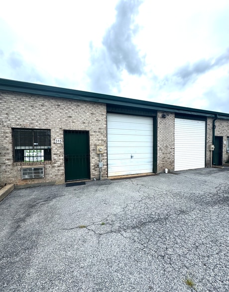 Primary Photo Of 315-316 Robinson Ln, Wilmington Warehouse For Lease