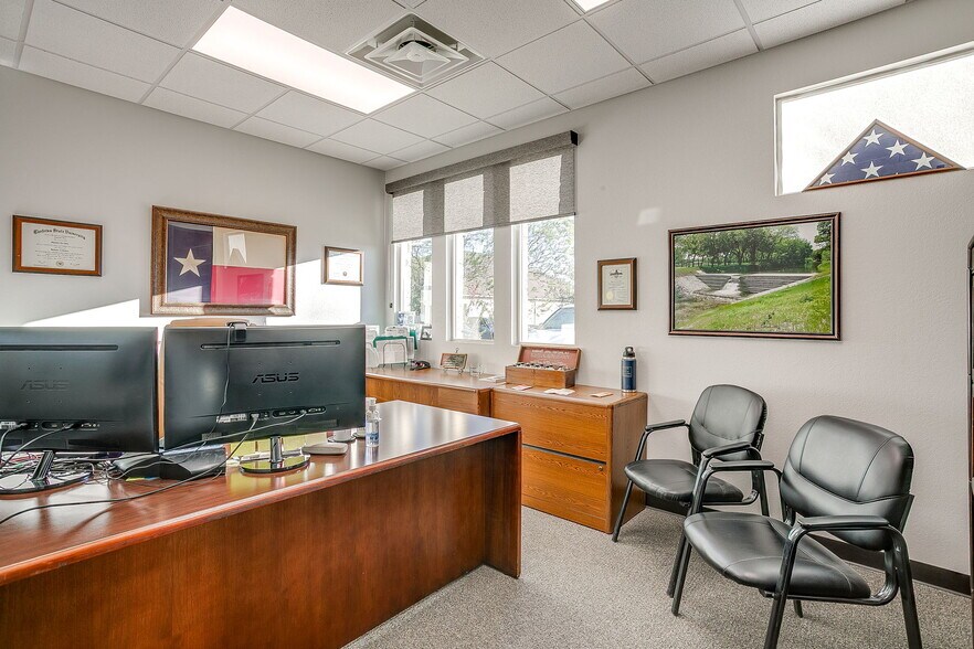 More Photos Of 949 Hilltop Dr, Weatherford Office For Lease