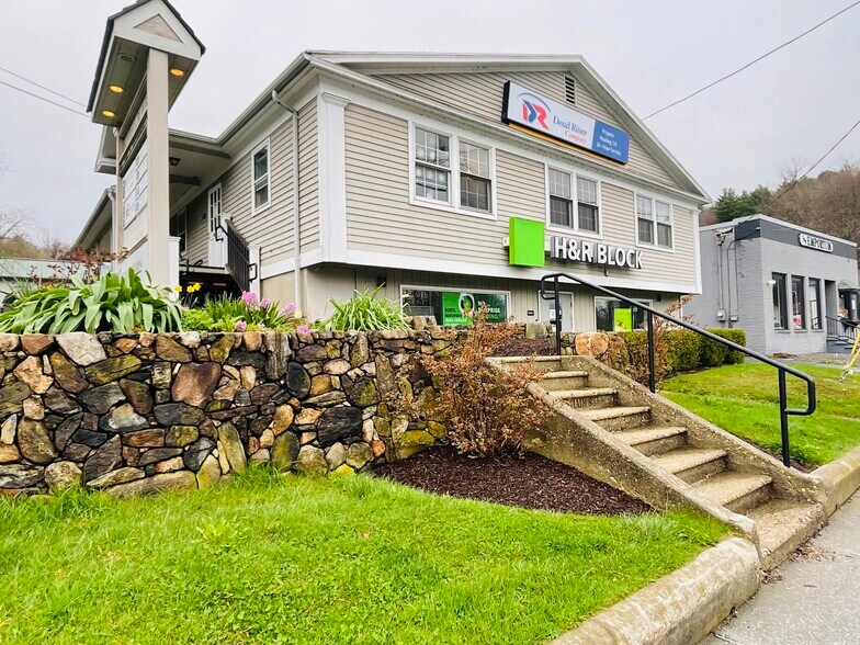 Primary Photo Of 168 Main St, Great Barrington Medical For Sale