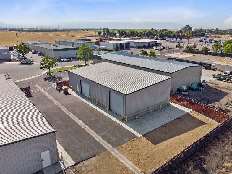 More Photos Of 138 Coremark Ct, Bakersfield Service For Lease