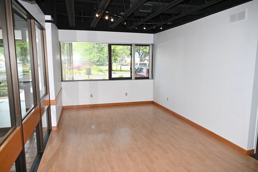 More Photos Of 9900 Carver Rd, Blue Ash Office For Lease
