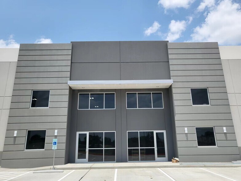 More Photos Of 4219 Clay Commerce Dr, Katy Warehouse For Lease