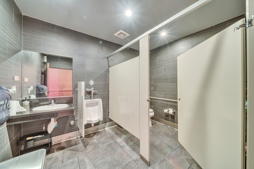 More Photos Of 14520 Newport Ave, Tustin General Retail For Lease