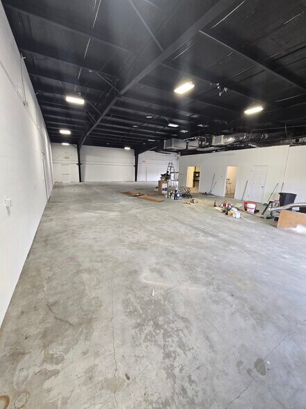 More Photos Of 540 Sandau Rd, San Antonio Light Manufacturing For Lease