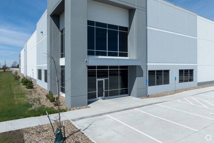 More Photos Of 2075 25th, Altoona Distribution For Lease