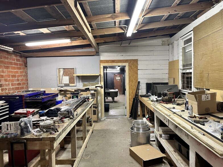 More Photos Of 1109 Walnut St, Abilene Warehouse For Sale