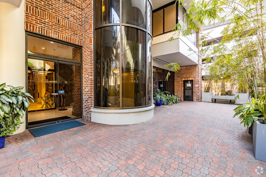 More Photos Of 240 1st Ave S, Saint Petersburg Loft Creative Space For Sale