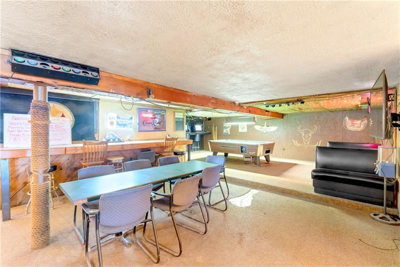 More Photos Of 669 E National Pike, Washington Restaurant For Sale