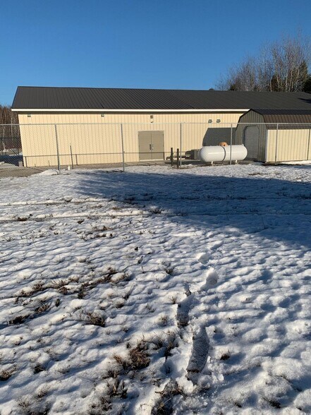 More Photos Of 6810 Sheridan Rd, Vassar Warehouse For Sale