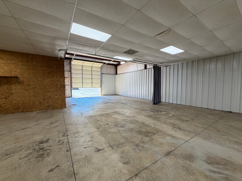 More Photos Of 5205 Old Buncombe Rd, Greenville Warehouse For Lease