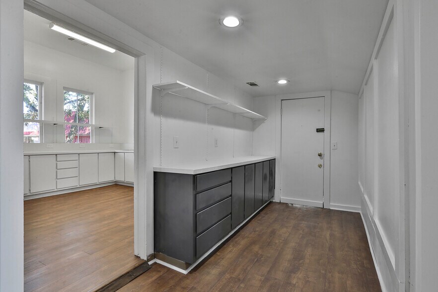 More Photos Of 8 Savannah St, Newnan Office For Lease