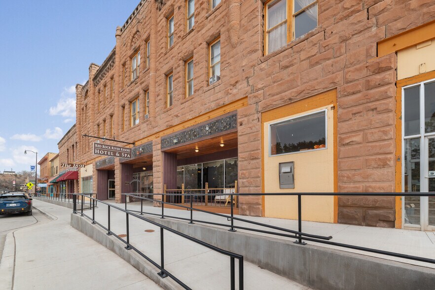 More Photos Of 603 N River St, Hot Springs Hotel For Lease