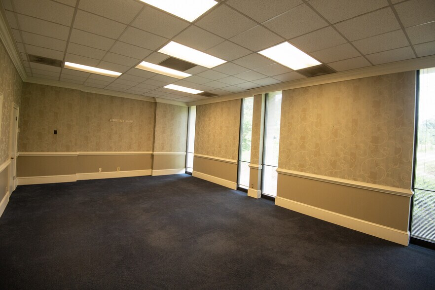 More Photos Of 1330 N Park St, Carrollton Medical For Lease