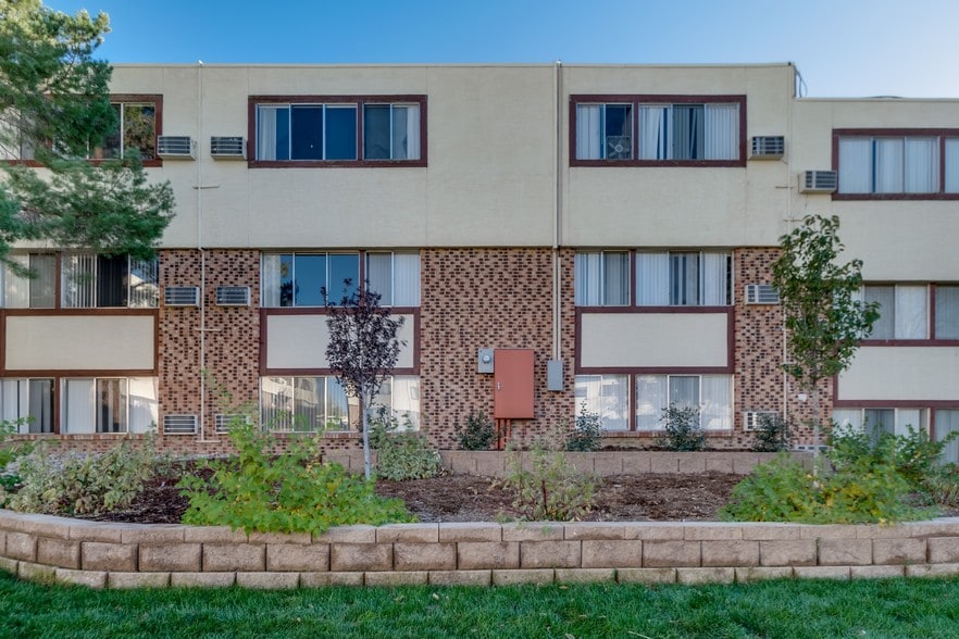 More Photos Of 2025 Jerry Murphy Rd, Pueblo Apartments For Sale