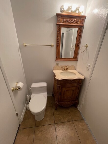 More Photos Of 19428-19434 Business Center Dr, Northridge Warehouse For Lease