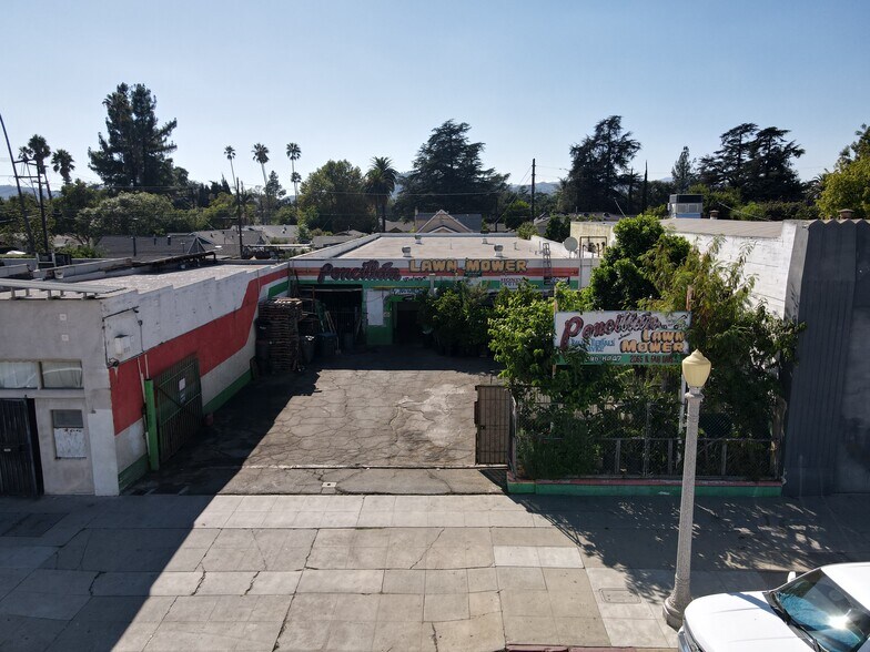 More Photos Of 2065 N Fair Oaks Blvd, Pasadena Warehouse For Sale