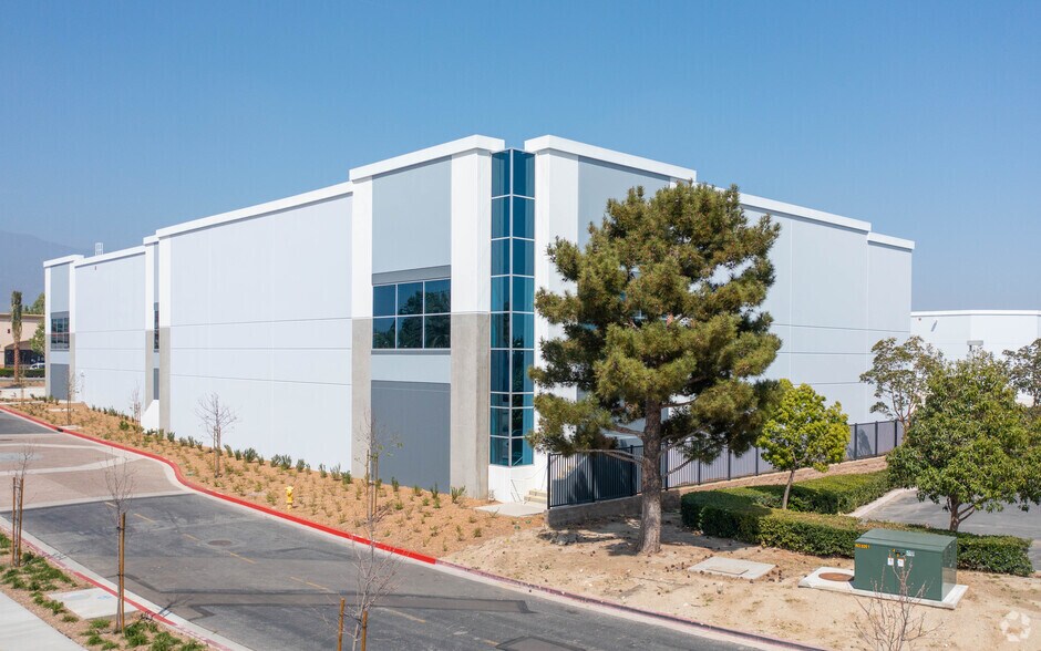 More Photos Of 11557 Foothill Blvd, Rancho Cucamonga Warehouse For Lease