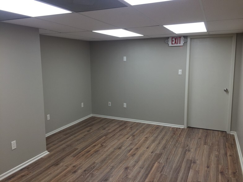 More Photos Of 247 W Olmos Dr, San Antonio Office For Sale