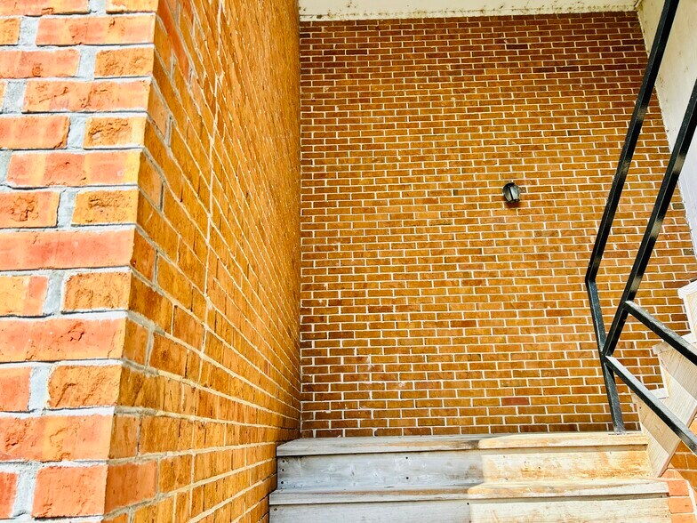 More Photos Of 207 S Main St, Louisiana Apartments For Sale